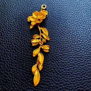 Gold Flower Vine Pendant